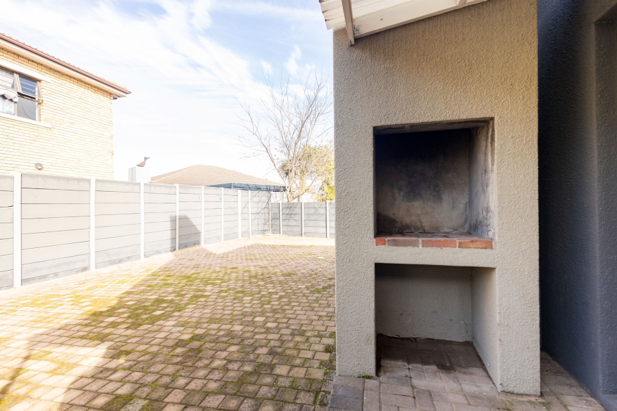 2 Bedroom Property for Sale in Viking Village Western Cape
